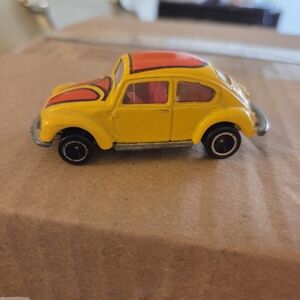 TOMICA YELLOW VOLKSWAGEN VW BEETLE BUG DIE-CAST CAR JAPAN 1977  TOMY